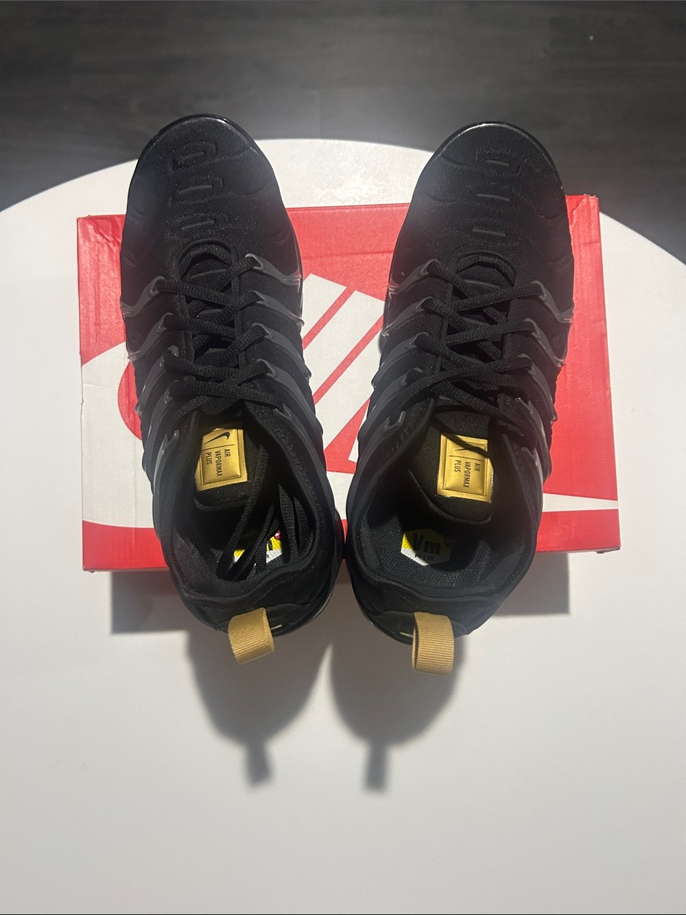Nike Air VaporMax Plus “Black Metallic Gold Anthracite” Men’s Size 11.5 - Picture 6 of 9